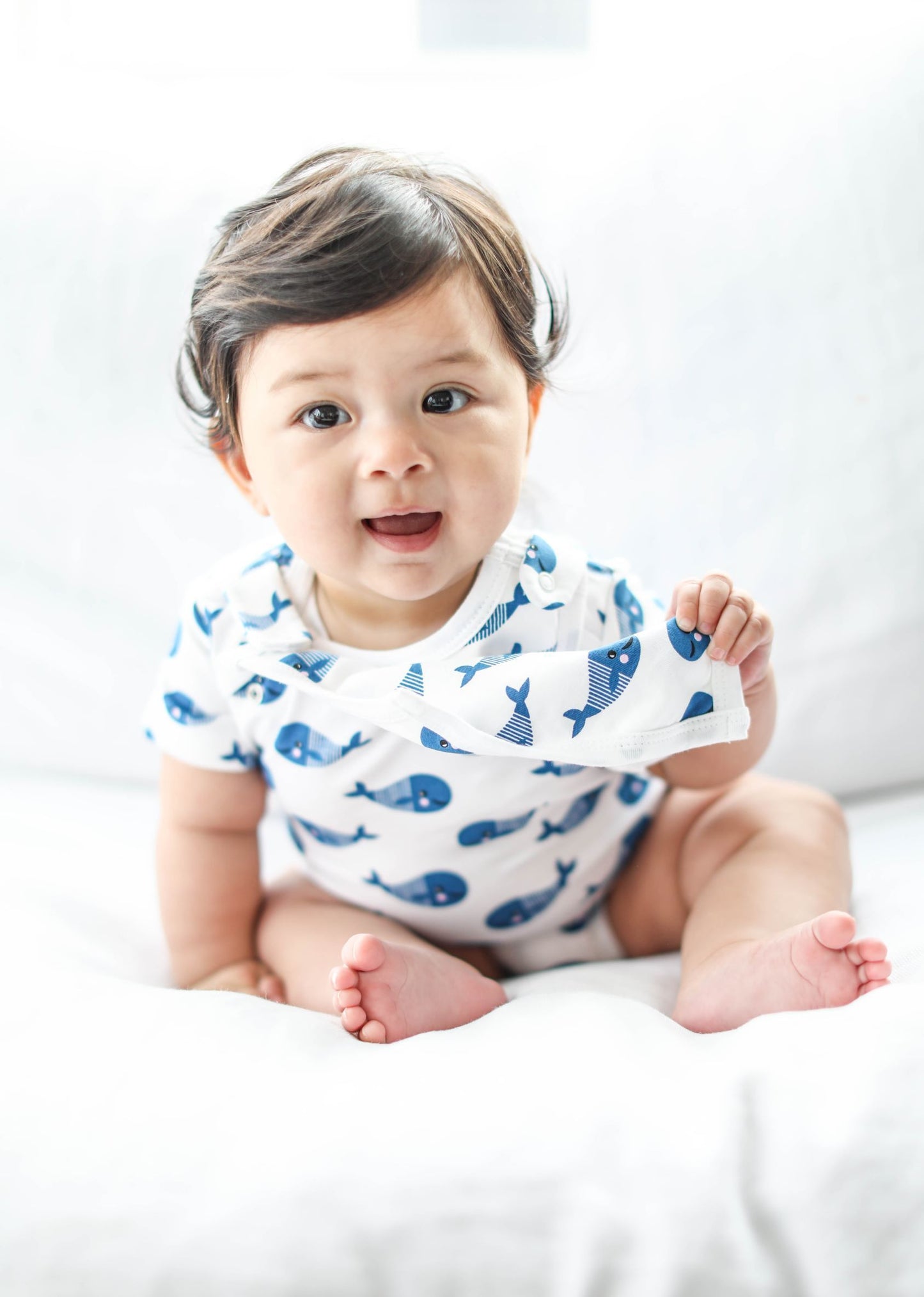 Smart Short Sleeve Baby Bodysuit + Bib - Blue Whale